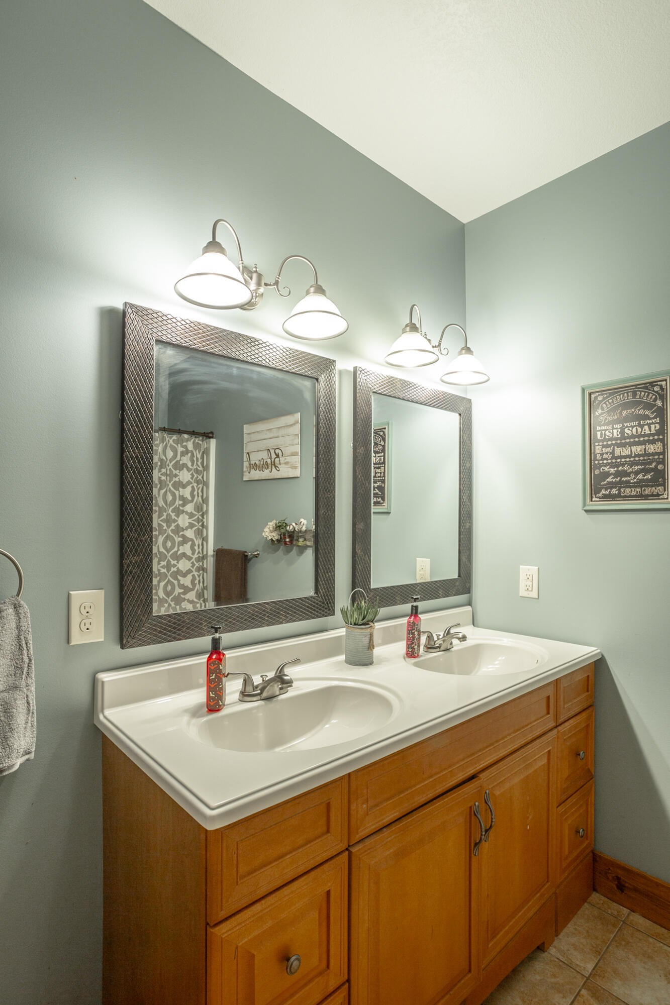 372 Hiwassee Drive Decatur, TN 37322 - Photo 33 of 54 Bathroom