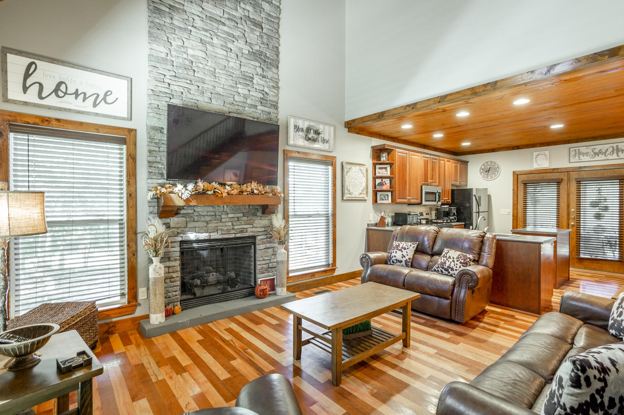 372 Hiwassee Drive Decatur, TN 37322 - Photo 5 of 54 Living room