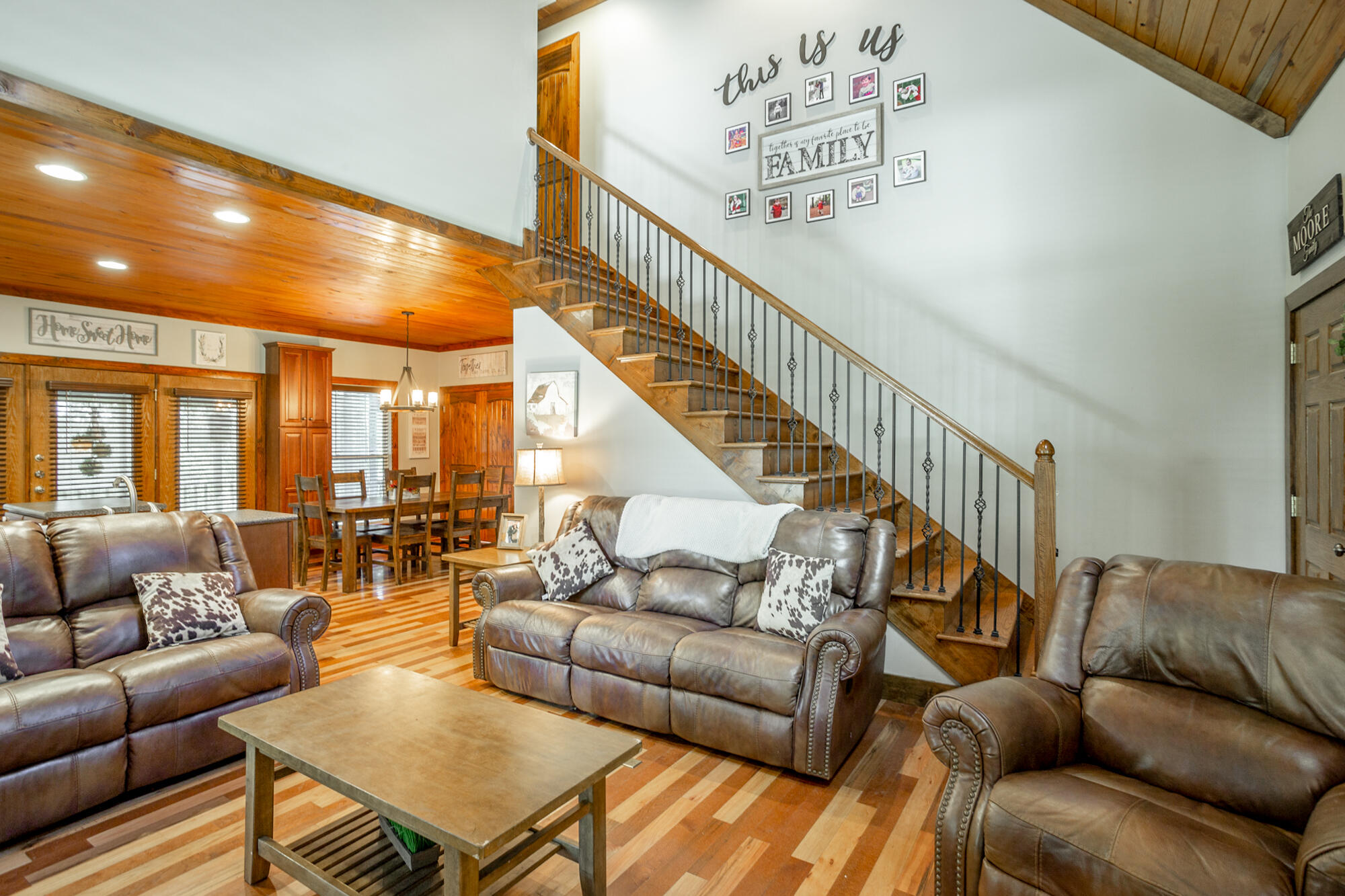 372 Hiwassee Drive Decatur, TN 37322 - Photo 6 of 54 Living room