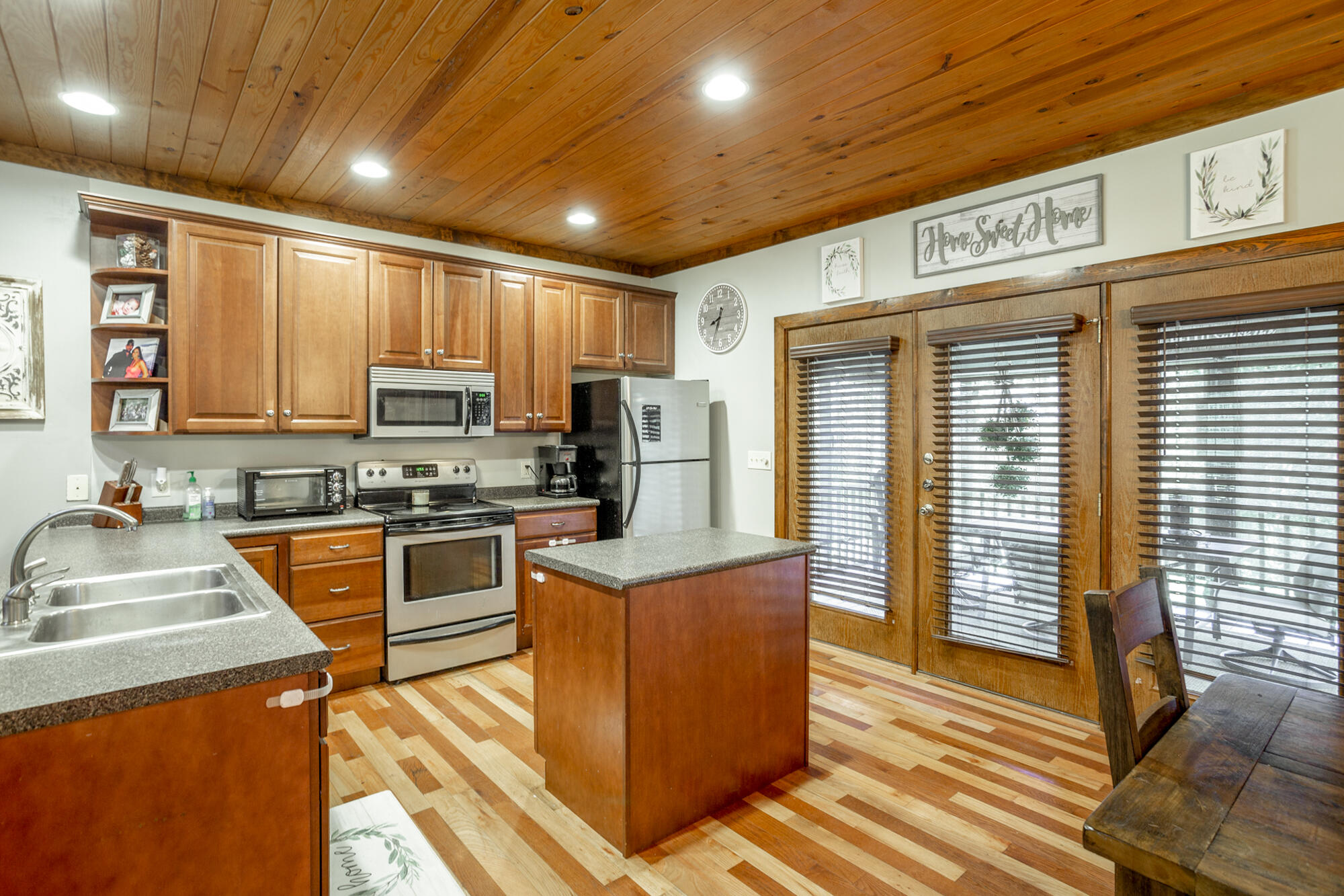 372 Hiwassee Drive Decatur, TN 37322 - Photo 8 of 54 Kitchen