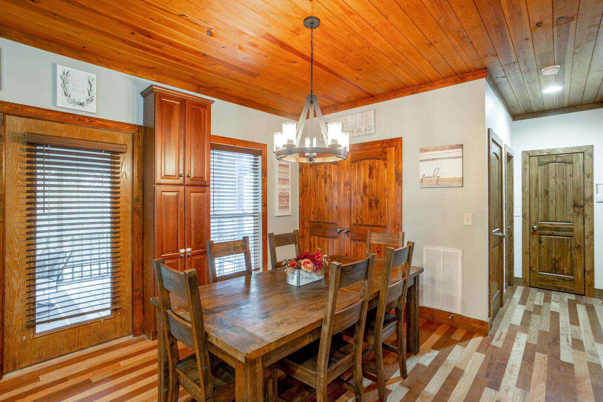 372 Hiwassee Drive Decatur, TN 37322 - Photo 9 of 54 Dining room
