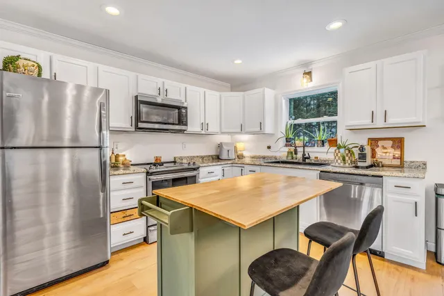 $309,000 | 72 North Road, Winterport, ME 04496