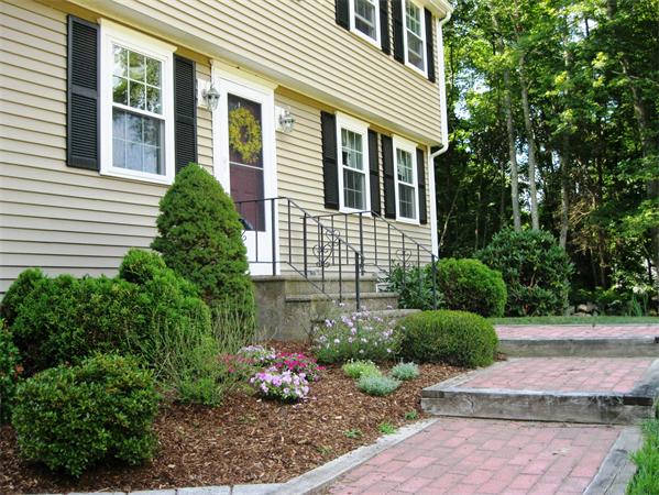 13 Spruce Road Medway, MA 02053 - Photo 3 of 30