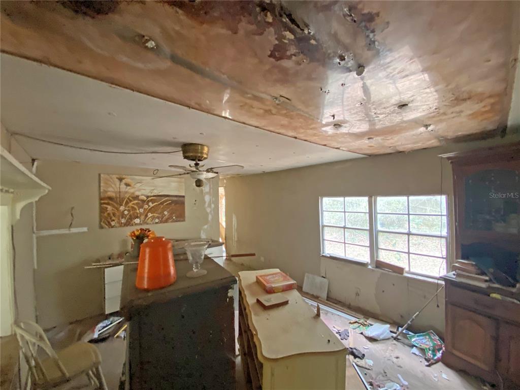 119 Twin Lakes Road Hawthorne, FL 32640 - Photo 53 of 66 a living room with furniture and a chandelier