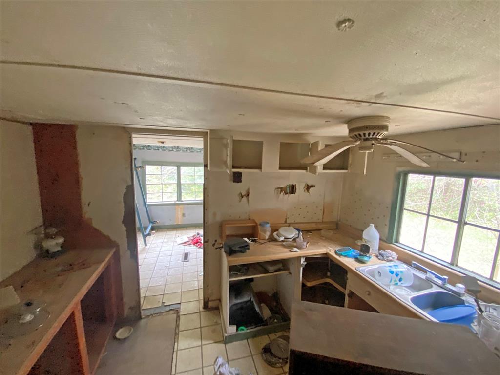 119 Twin Lakes Road Hawthorne, FL 32640 - Photo 54 of 66 a room with furniture a window and gym equipment