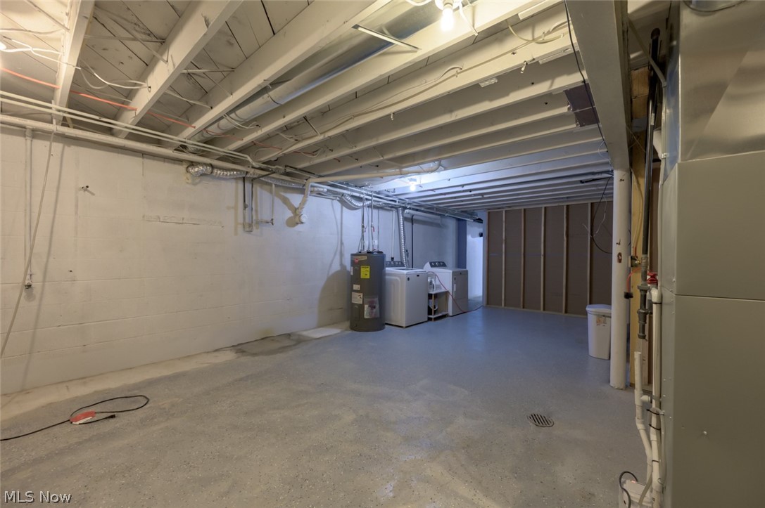 3072 Tallmadge Road Kent, OH 44240 - Photo 31 of 33 Washer and dryer do not convey