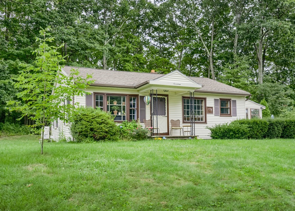 17 Carleton Road Rochdale, MA 01542 - Photo 1 of 27 Gallery Image 1