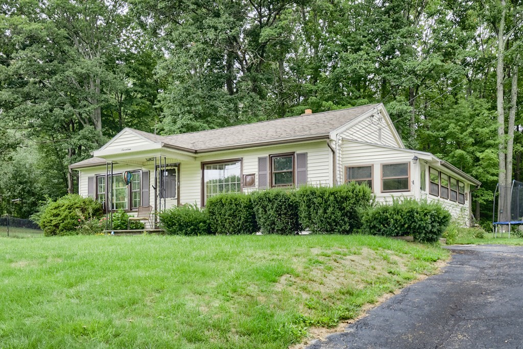 17 Carleton Road Rochdale, MA 01542 - Photo 3 of 27 Gallery Image 3