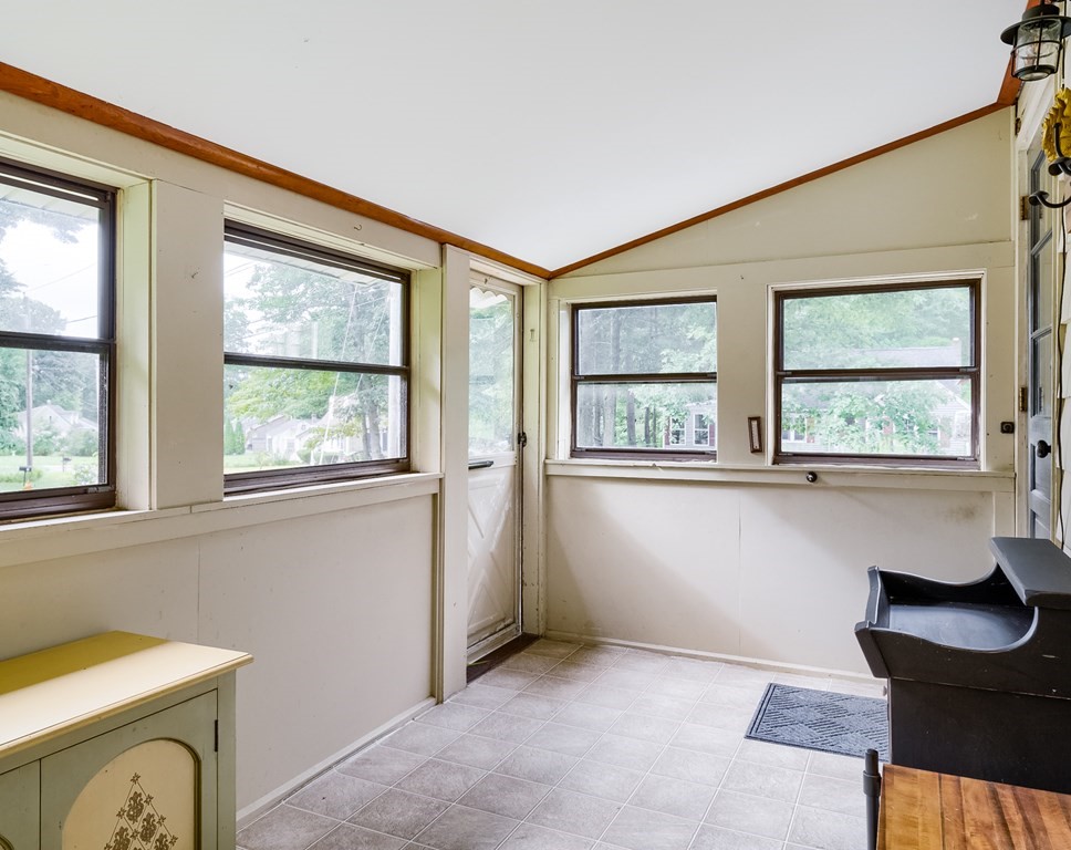 17 Carleton Road Rochdale, MA 01542 - Photo 5 of 27 Gallery Image 5