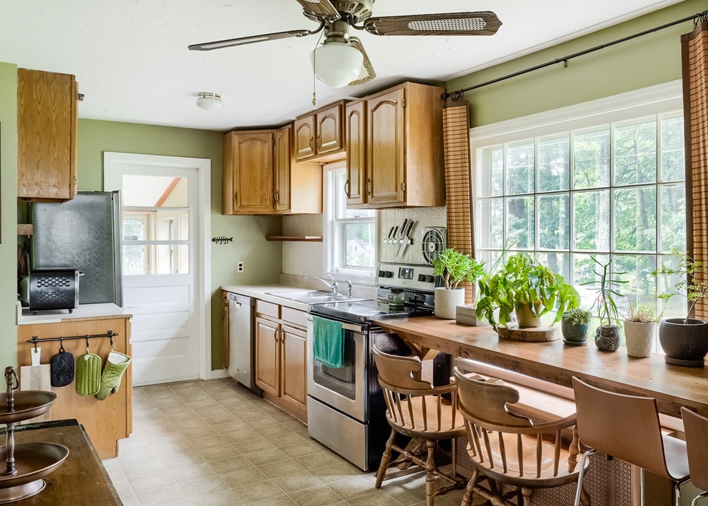 17 Carleton Road Rochdale, MA 01542 - Photo 6 of 27 Gallery Image 6