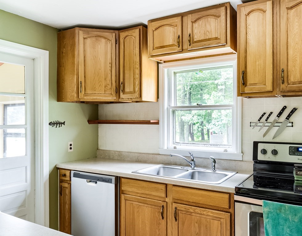 17 Carleton Road Rochdale, MA 01542 - Photo 7 of 27 Gallery Image 7