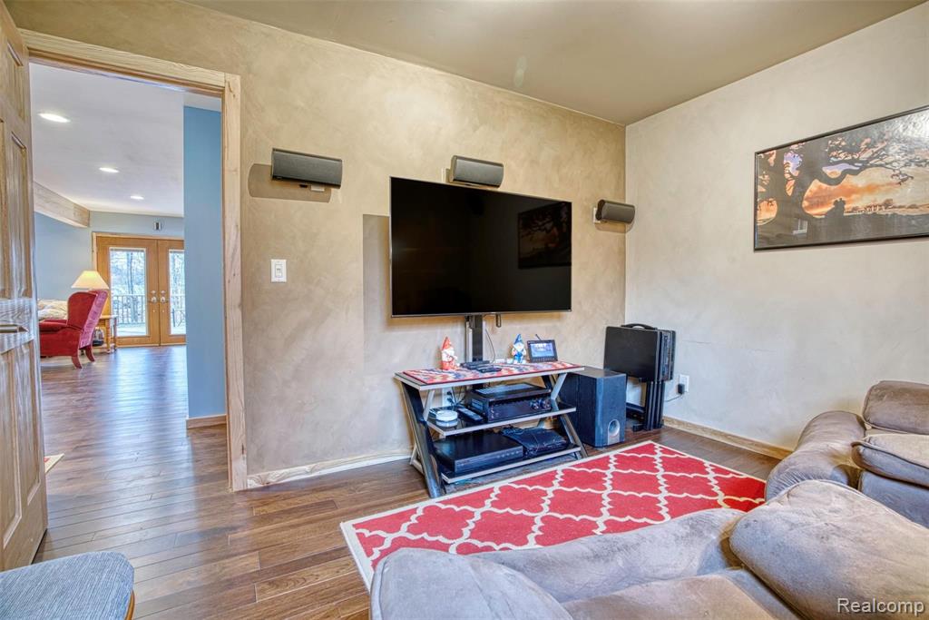 7341 Hogan Road Fenton, MI 48430 - Photo 23 of 47
