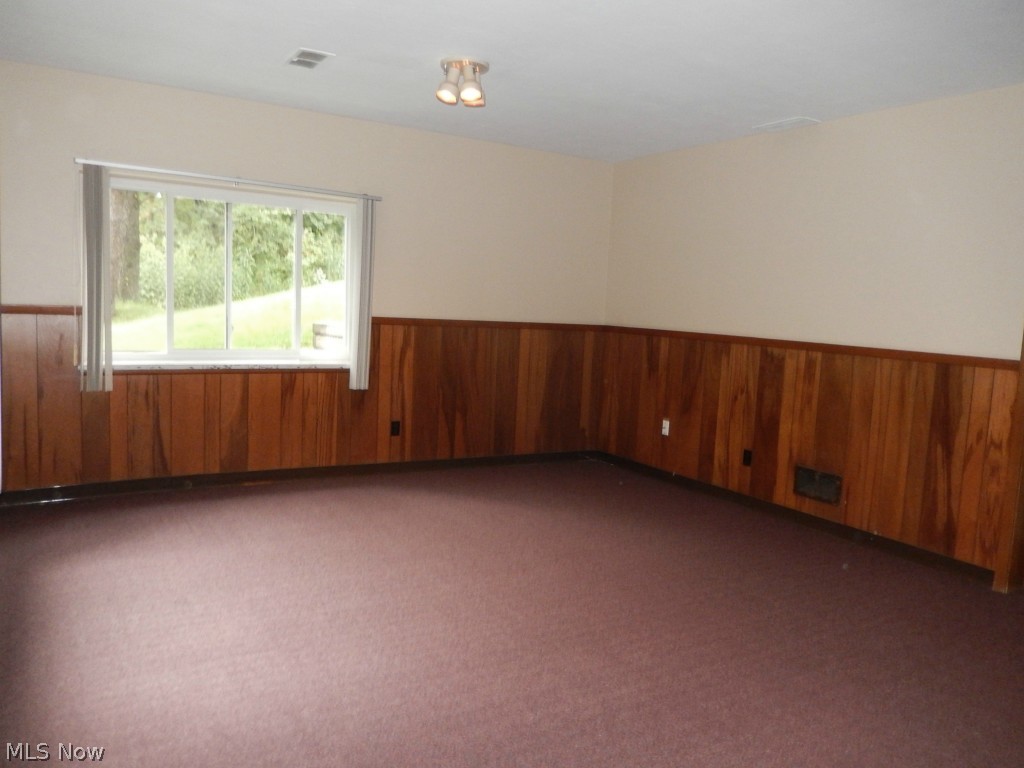 8700 Stone Road Independence, OH 44131 - Photo 14 of 18 Family Room