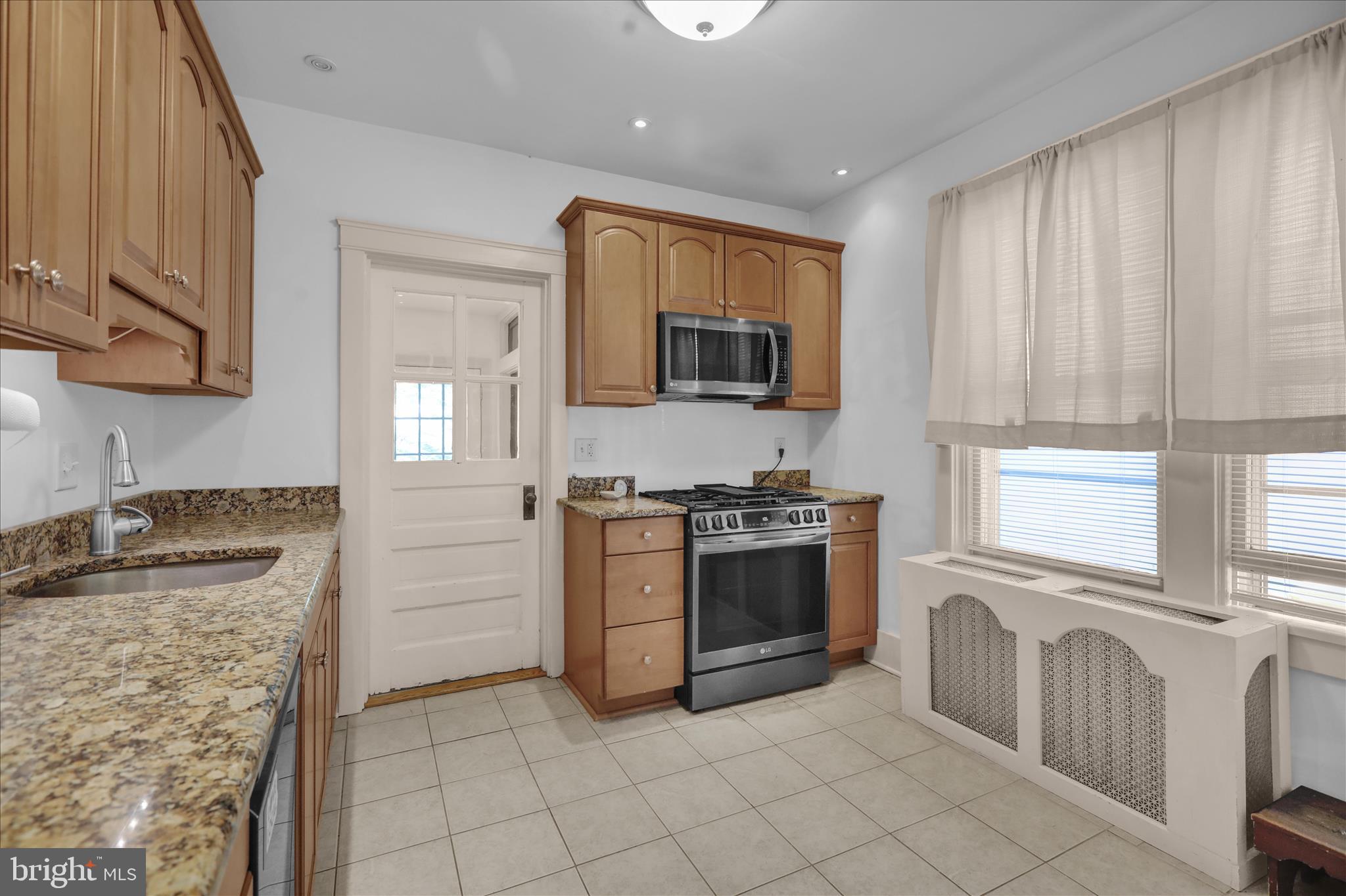 2023 Spring Street Reading, PA 19609 - Photo 14 of 27 360_2810
