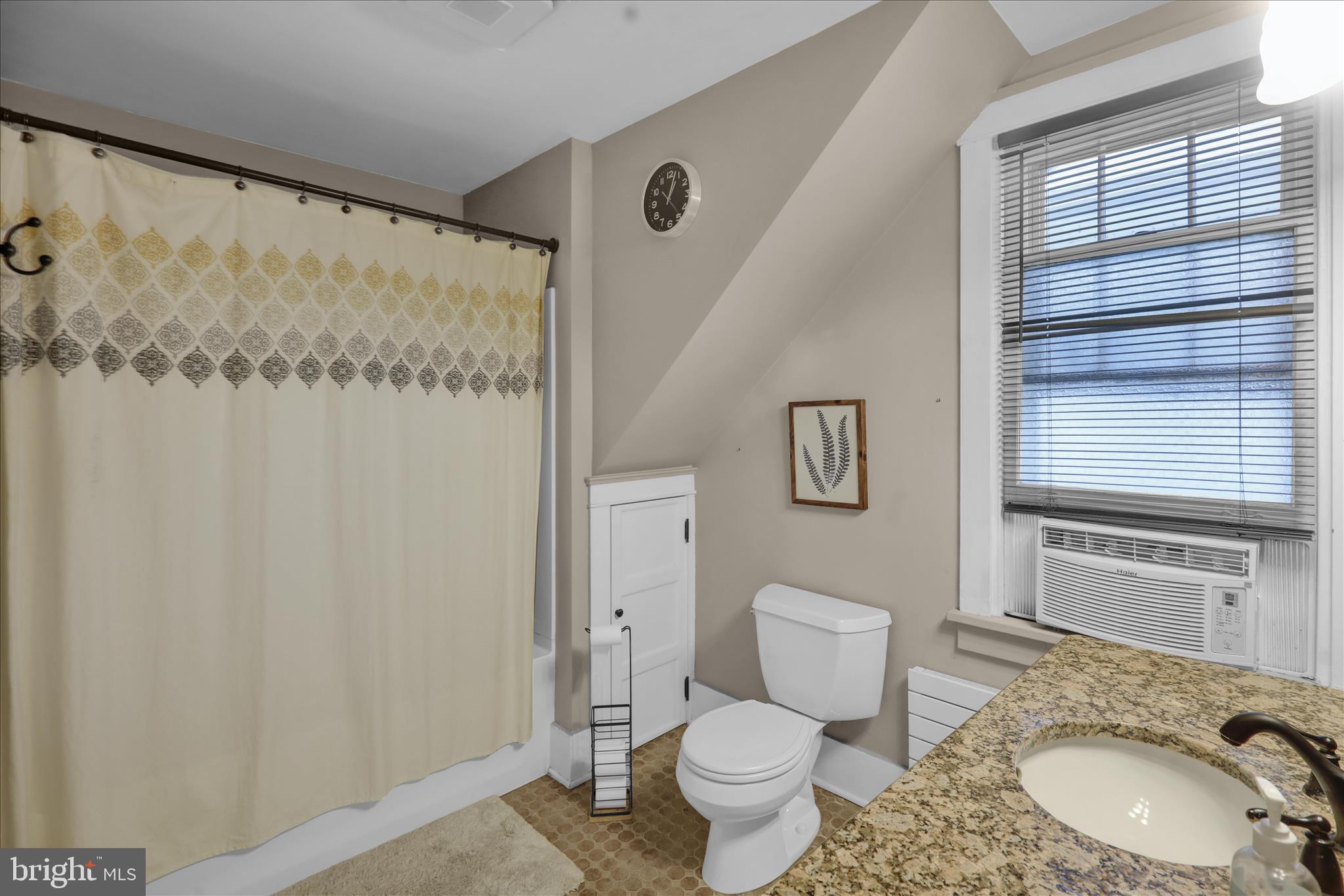2023 Spring Street Reading, PA 19609 - Photo 17 of 27 360_2825