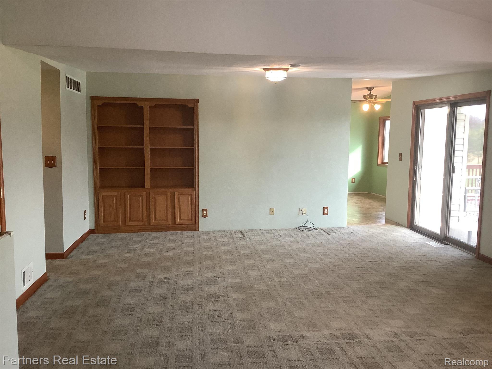 2349 Fisk Road Howell, MI 48843 - Photo 6 of 17 Living room