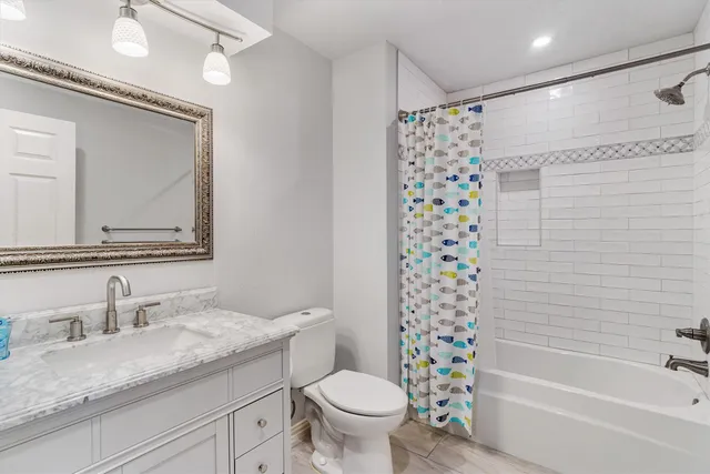 $472,000 | 765 Marlin Street, Bayou Vista, TX 77563