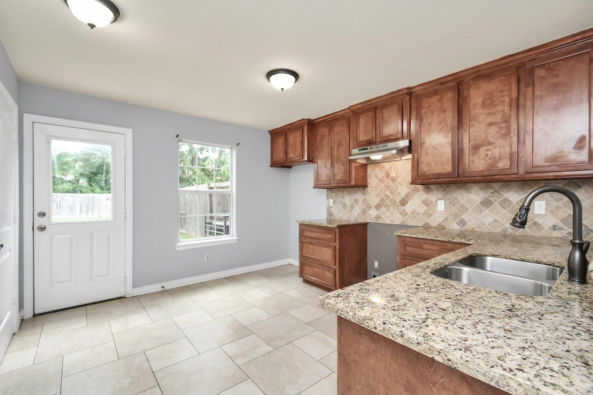 10022 Raymondville Road, Unit B Houston, TX 77093 - Photo 13 of 30 Gallery Image 13