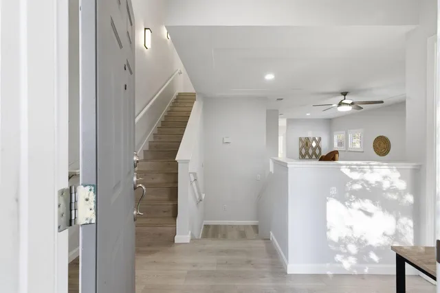 a view of entryway and kitchen
