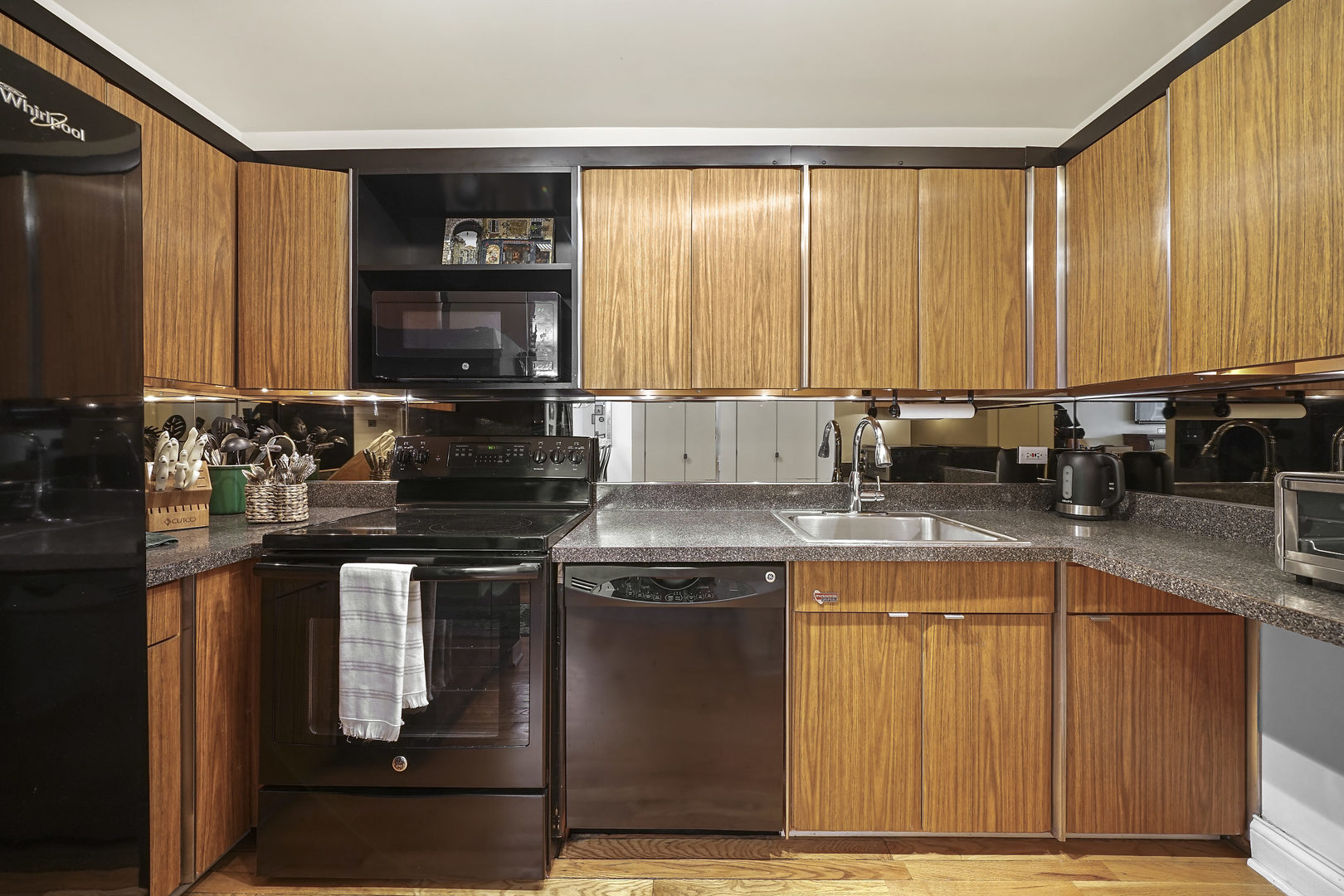 260 East Chestnut Street, Unit 3405 Chicago, IL 60611 - Photo 2 of 22