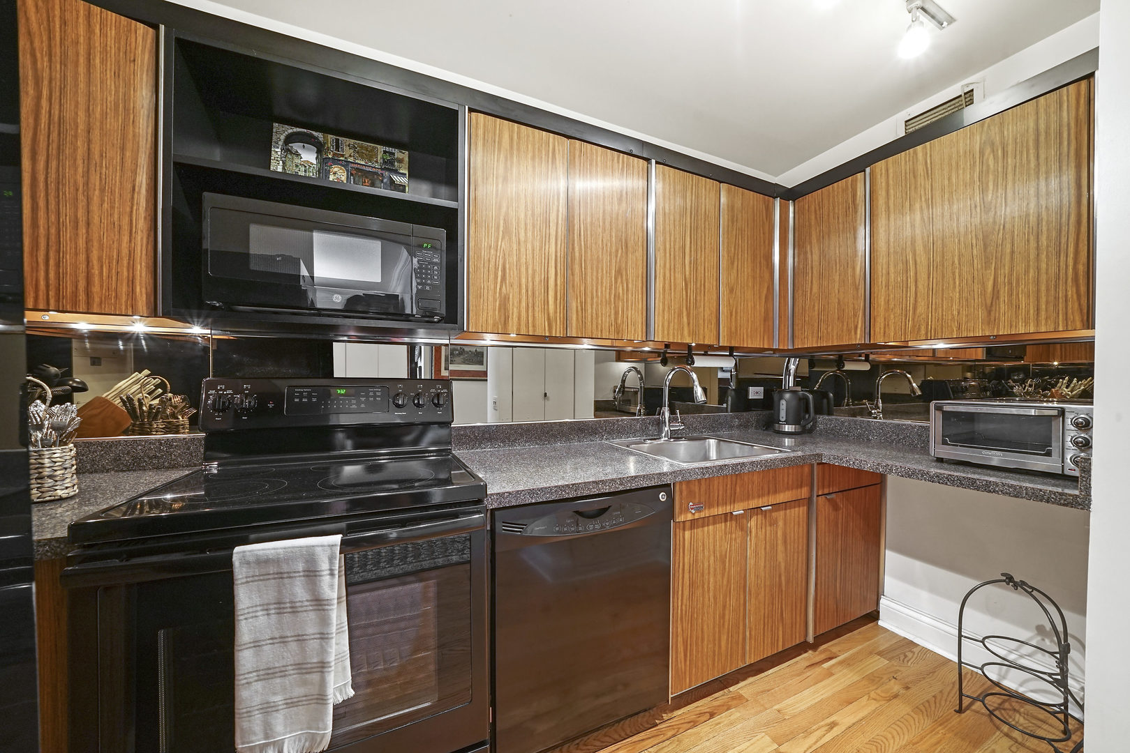 260 East Chestnut Street, Unit 3405 Chicago, IL 60611 - Photo 3 of 22