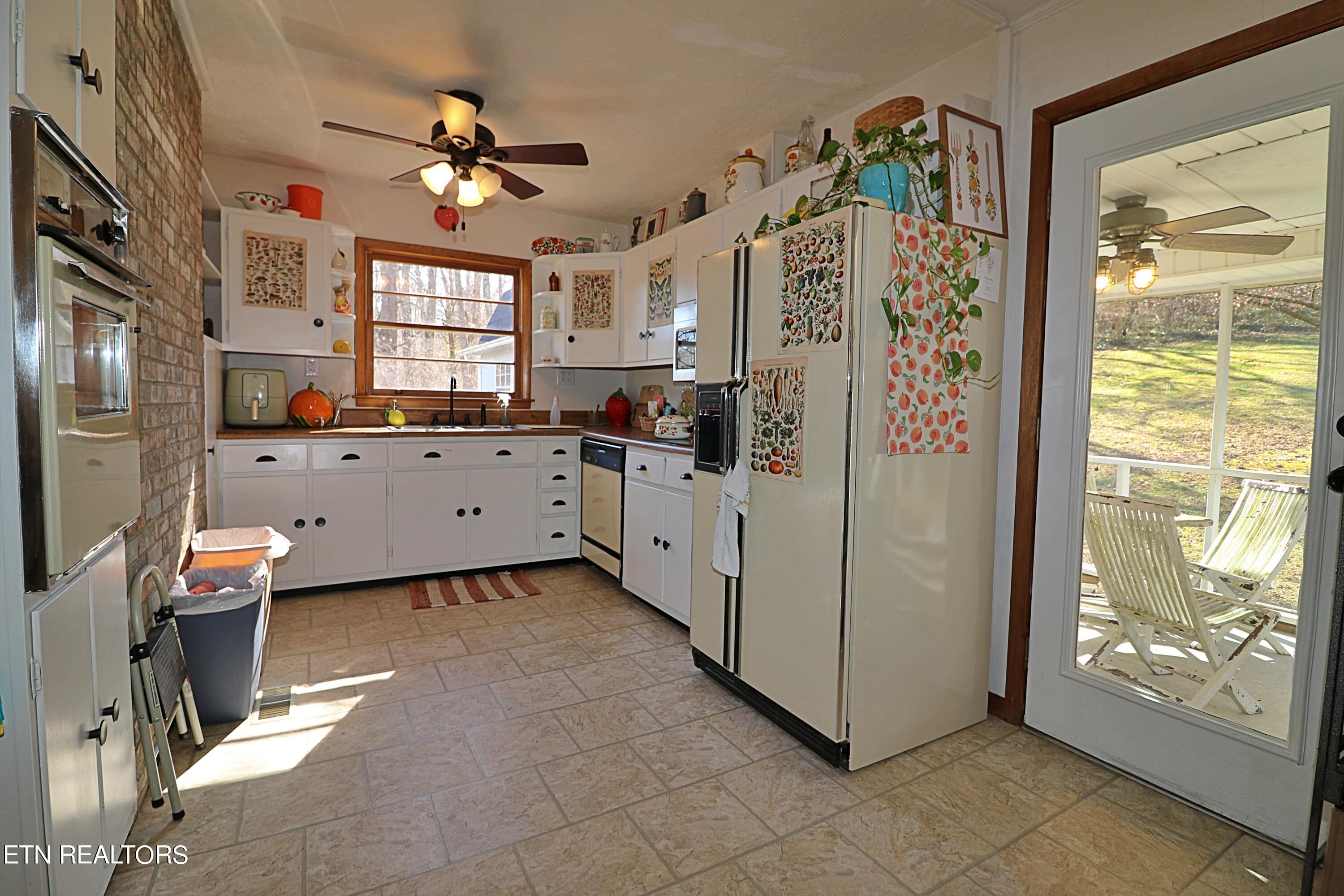 8237 Collier Road Powell, TN 37849 - Photo 13 of 47 094A5741