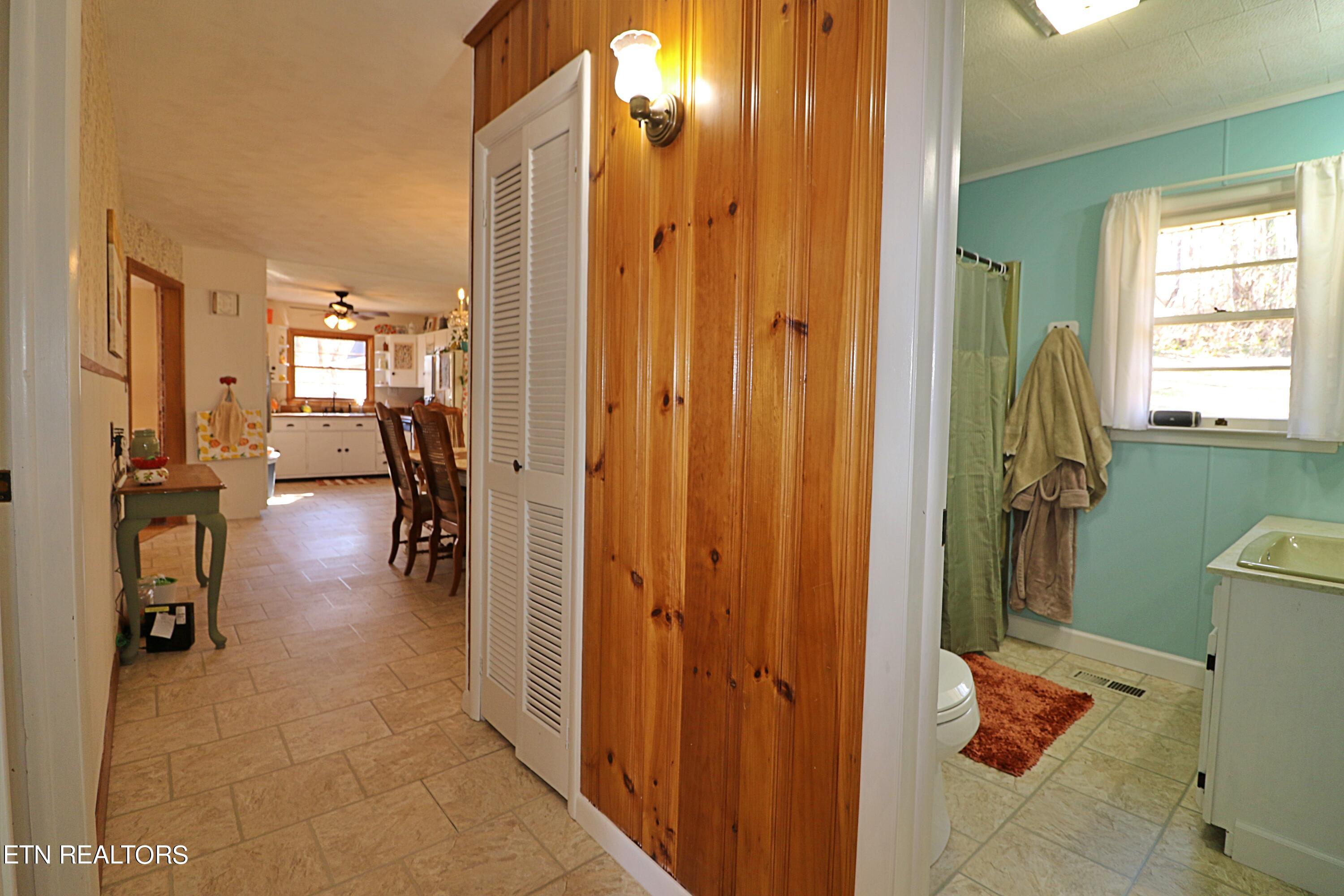 8237 Collier Road Powell, TN 37849 - Photo 22 of 47 094A5757