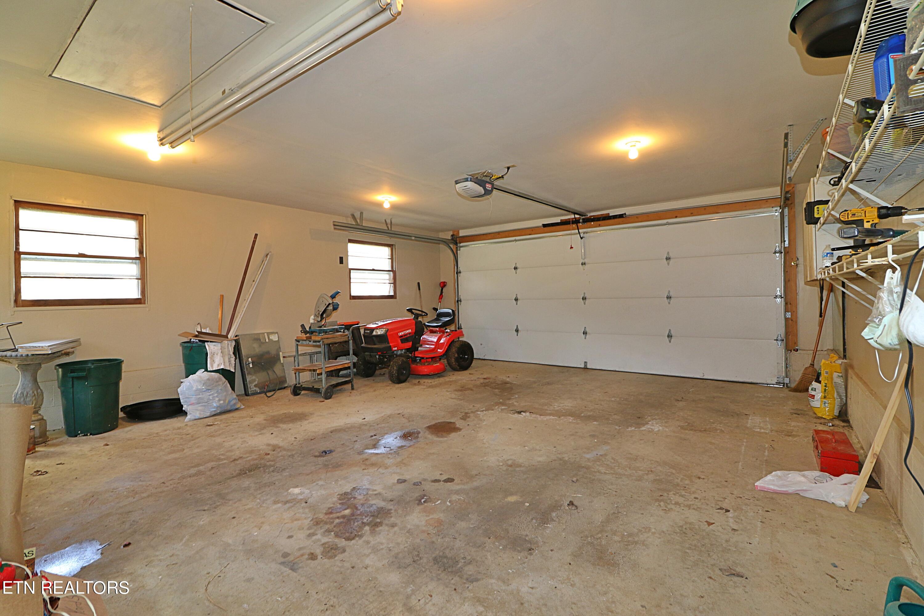 8237 Collier Road Powell, TN 37849 - Photo 38 of 47 094A5766