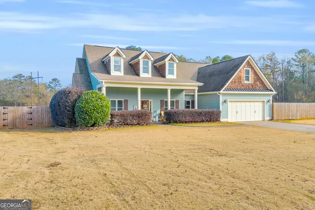 a view of entryway front of house