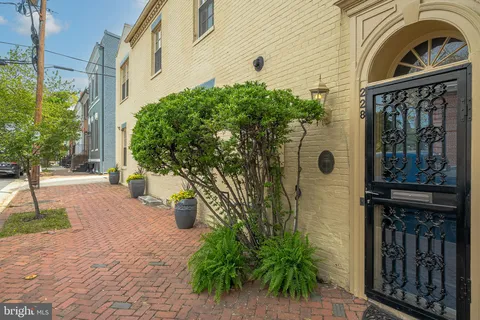 $1,249,000 | 228 South Alfred Street, Alexandria, VA 22314