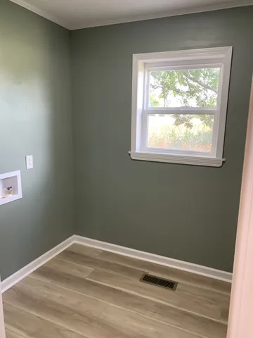 a view of empty room with window