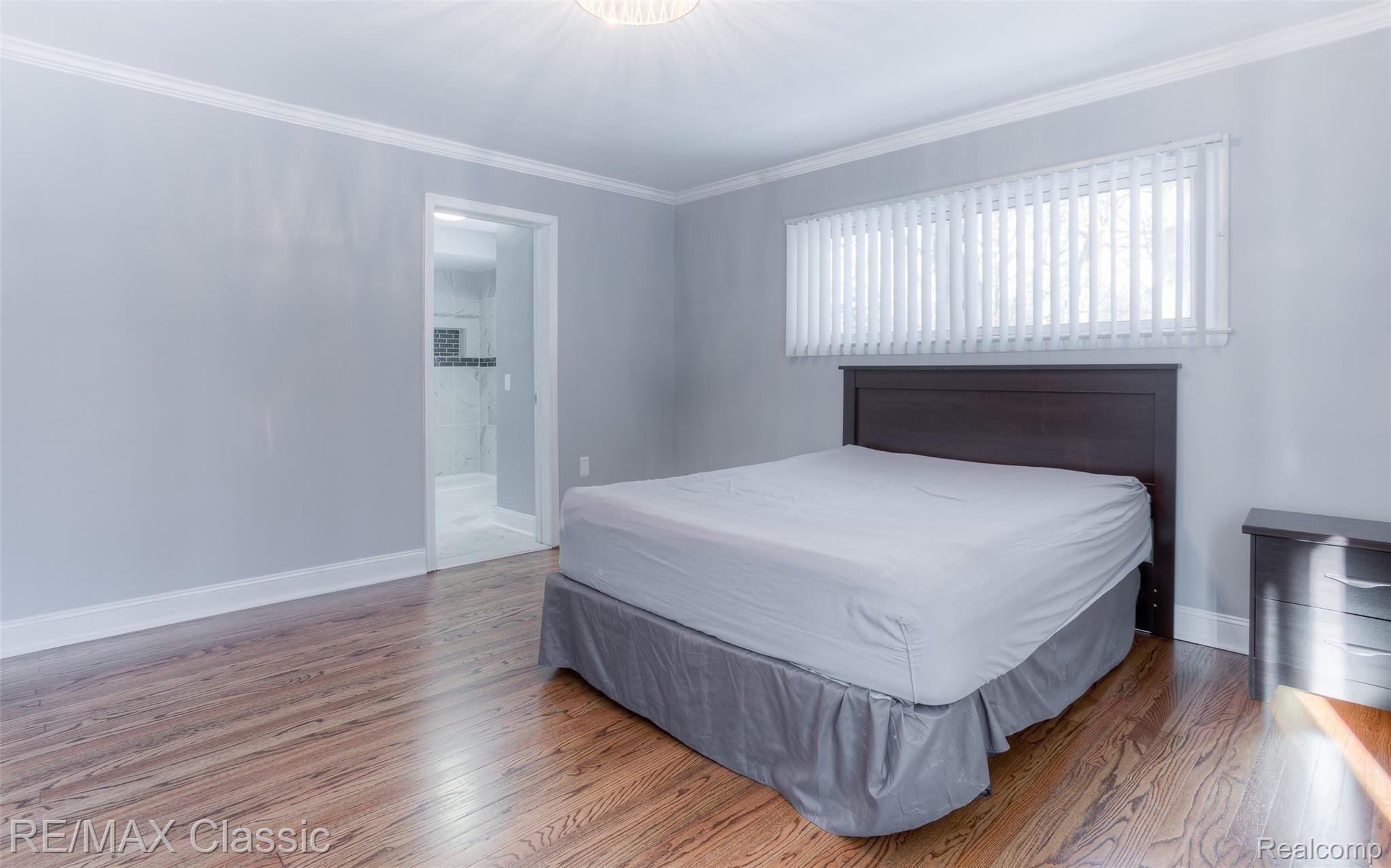 27375 Wellington Road Franklin, MI 48025 - Photo 24 of 29 27375 wellington interiors (23).jpg