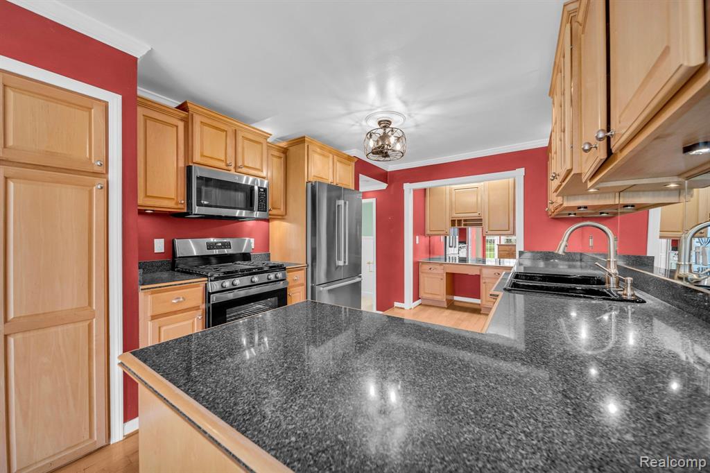 1175 Pine Ridge Court Rochester Hills, MI 48306 - Photo 8 of 37