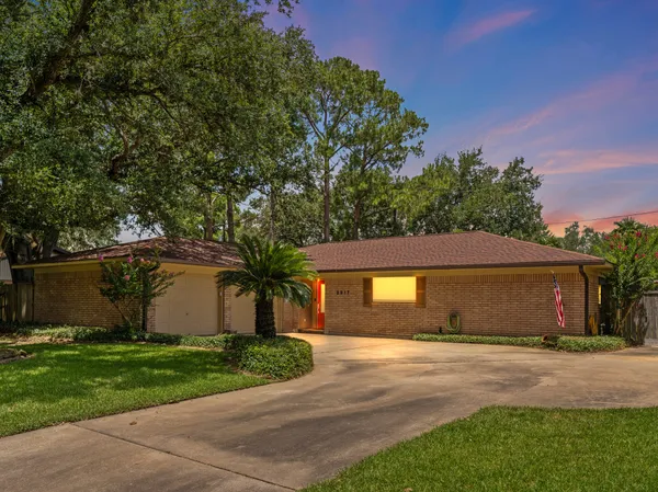 $284,900 | 2917 Encino Avenue, Bay City, TX 77414