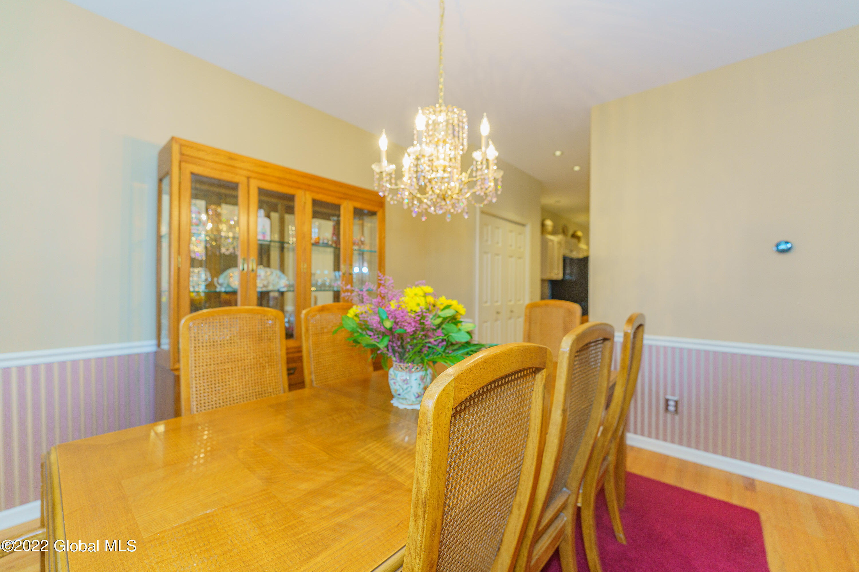 208 Shaker Ridge Drive Schenectady, NY 12309 - Photo 15 of 58 4 Diningroom 3