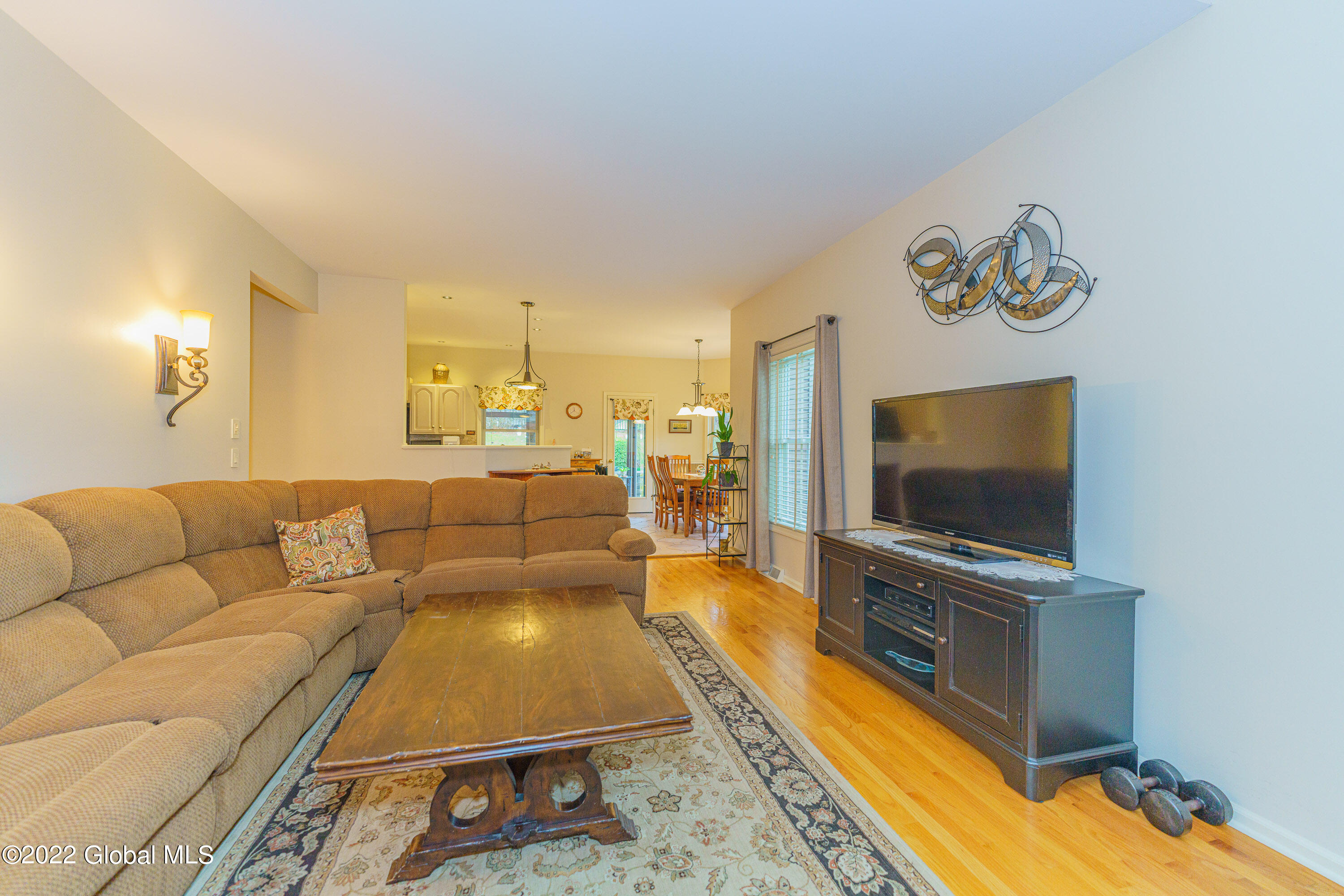 208 Shaker Ridge Drive Schenectady, NY 12309 - Photo 19 of 58 5 Familyroom 4
