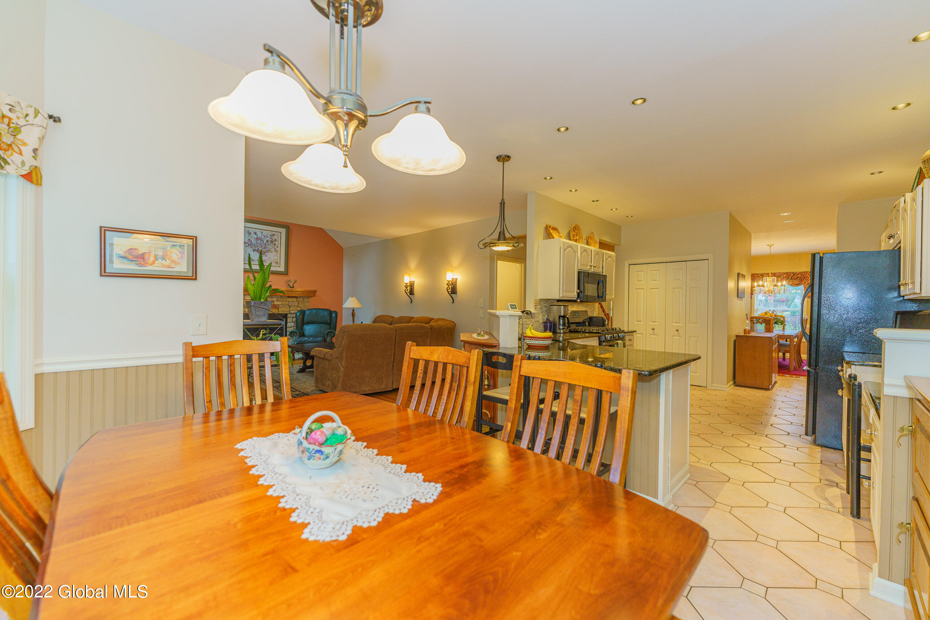 208 Shaker Ridge Drive Schenectady, NY 12309 - Photo 23 of 58 6 Kitchen 4