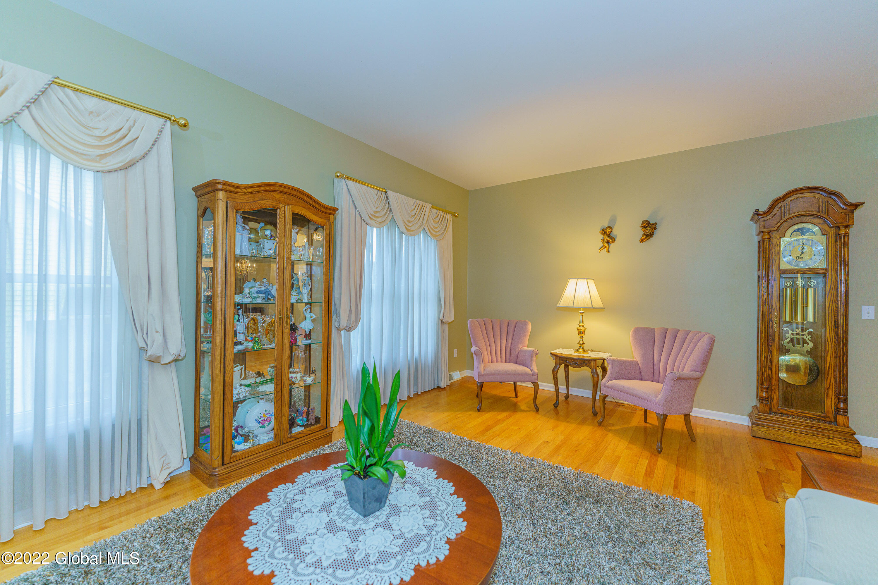 208 Shaker Ridge Drive Schenectady, NY 12309 - Photo 9 of 58 3 Livingroom 1