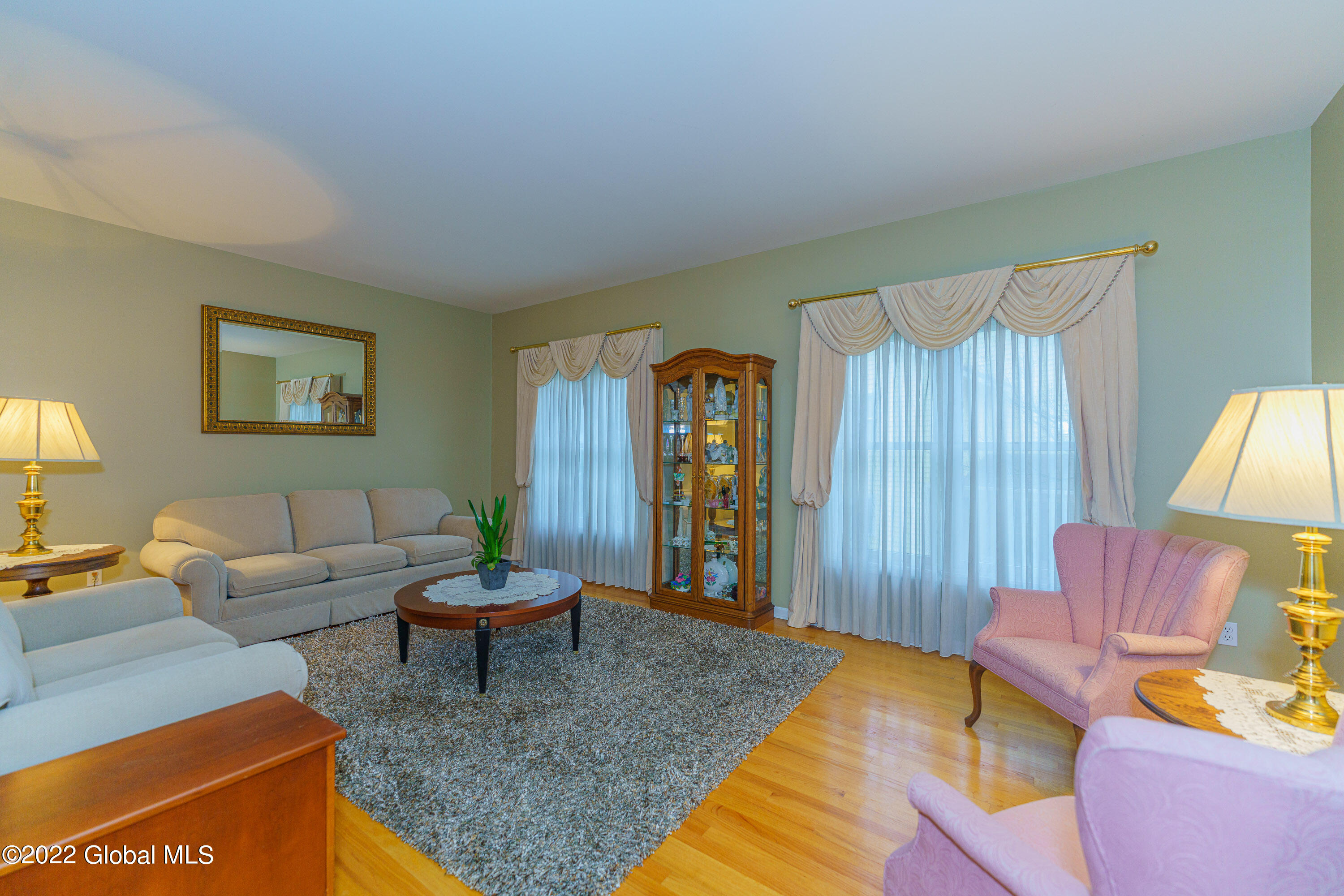 208 Shaker Ridge Drive Schenectady, NY 12309 - Photo 10 of 58 3 Livingroom 2