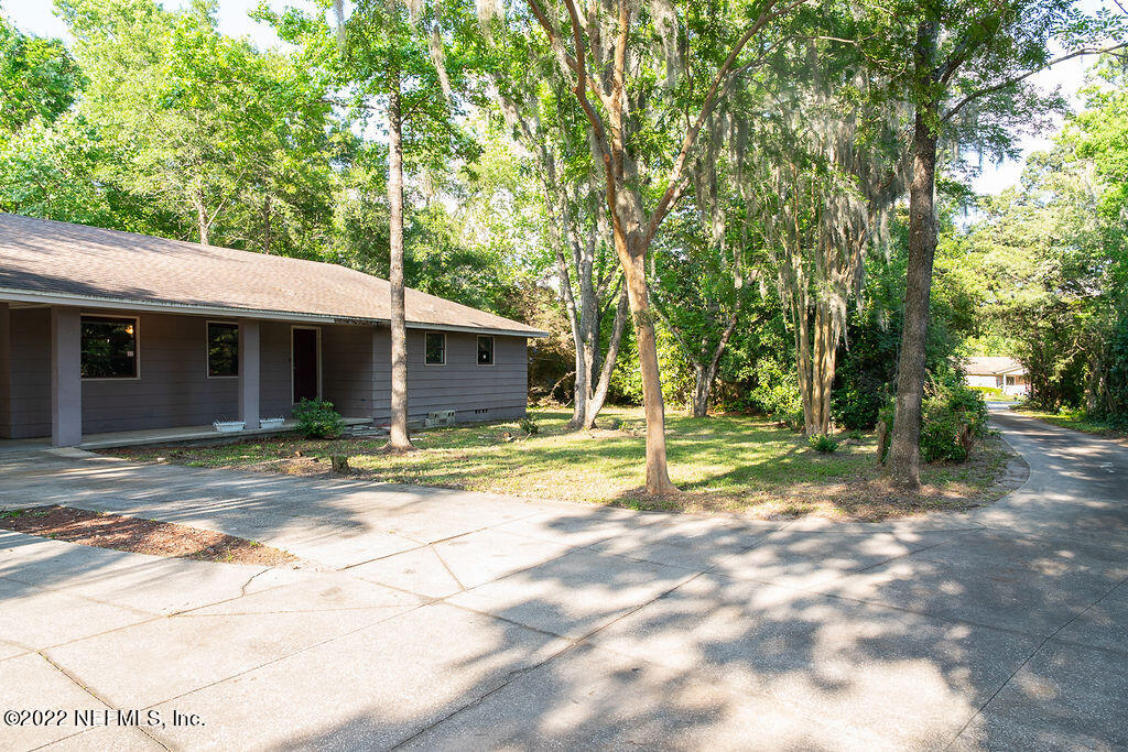 6152 Firestone Road Jacksonville, FL 32244 - Photo 3 of 37 View down driveway