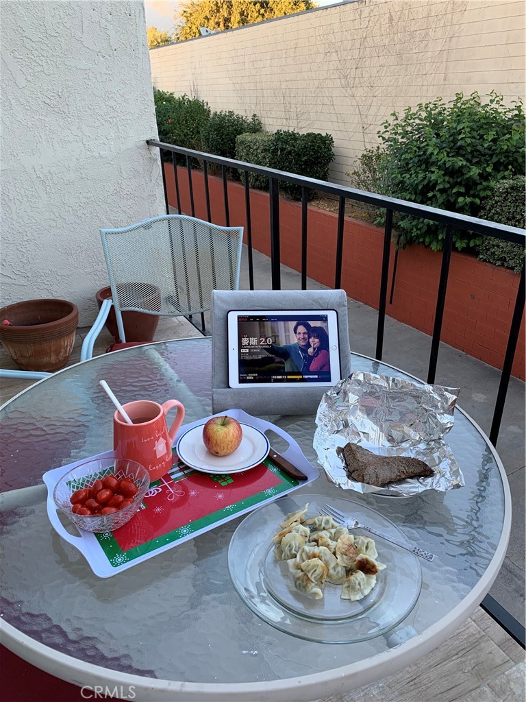 509 West Duarte Road, Unit B Monrovia, CA 91016 - Photo 20 of 20 a table with white and a dining table