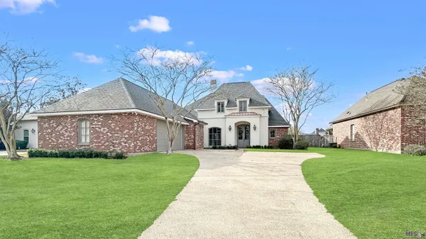 $440,000 | 13583 Lakeway Drive, Prairieville, LA 70769