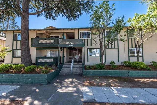 $2,500 | 2025 California Street, Unit 42, Mountain View, CA 94040