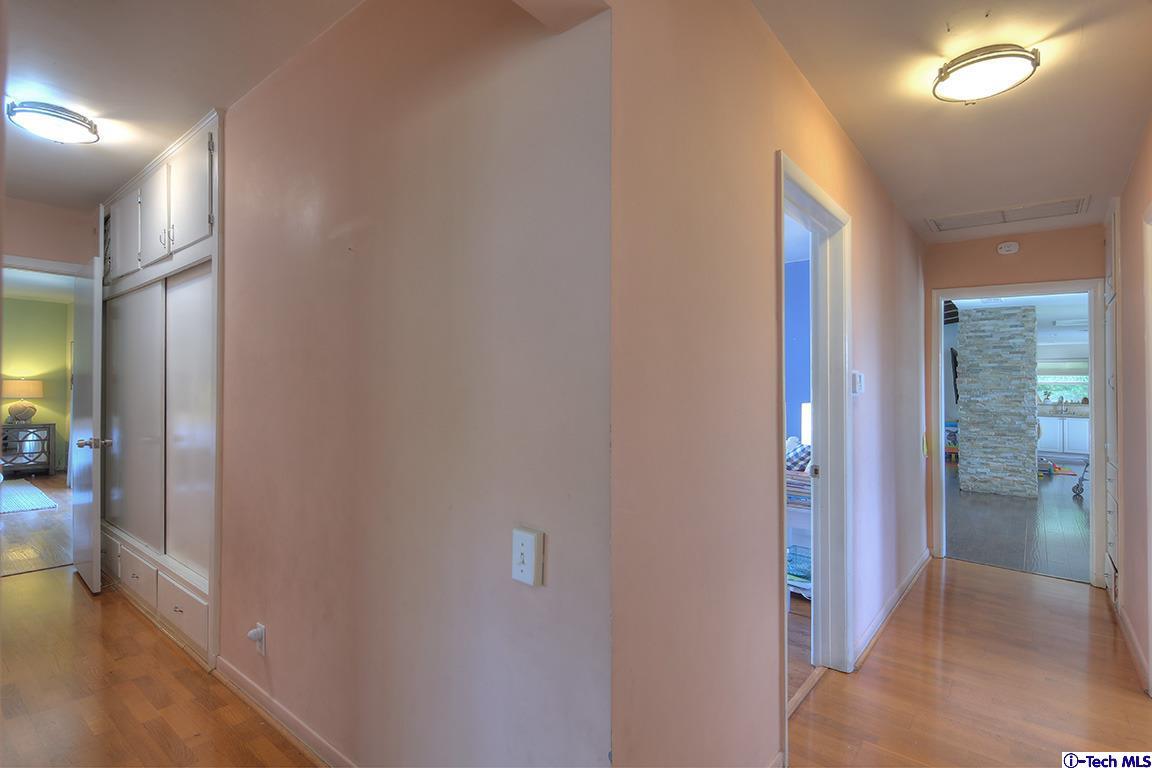 279 West Kenneth Road Glendale, CA 91202 - Photo 14 of 26 Gallery Image 14