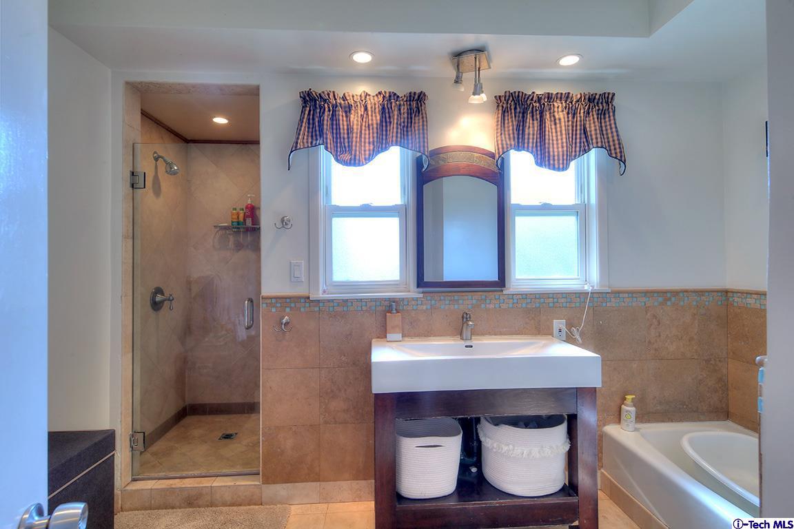 279 West Kenneth Road Glendale, CA 91202 - Photo 16 of 26 Gallery Image 16