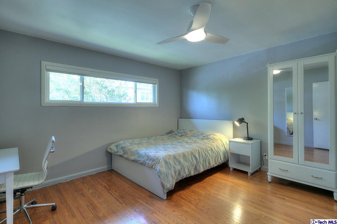279 West Kenneth Road Glendale, CA 91202 - Photo 17 of 26 Gallery Image 17