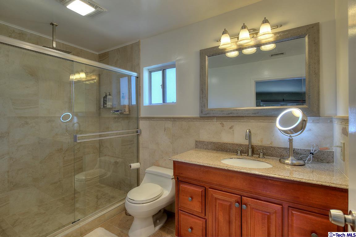 279 West Kenneth Road Glendale, CA 91202 - Photo 20 of 26 Gallery Image 20