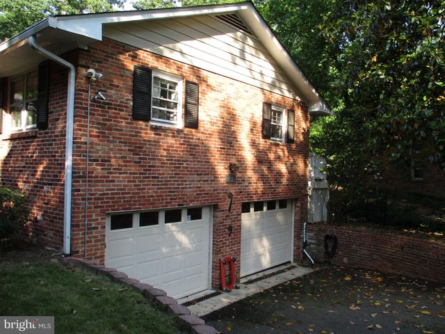 $850,000 | 6161 Foxcroft Road, Alexandria, VA 22307