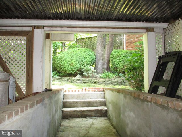 $850,000 | 6161 Foxcroft Road, Alexandria, VA 22307