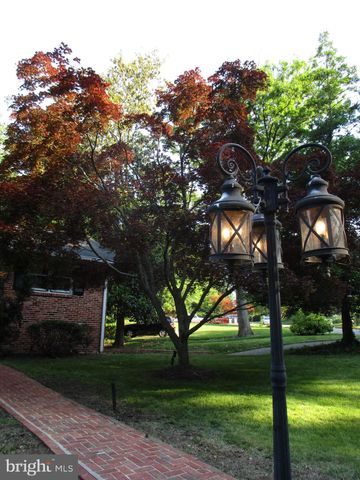 $850,000 | 6161 Foxcroft Road, Alexandria, VA 22307